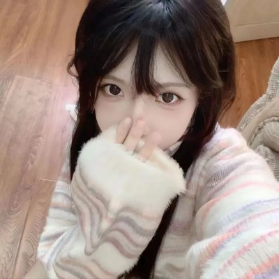 穿风信子蓝的少女